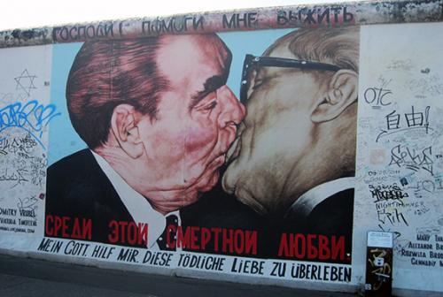 Stadtführung  pintura dos prescidentes besándose  Berlin visita turistica tour guiado